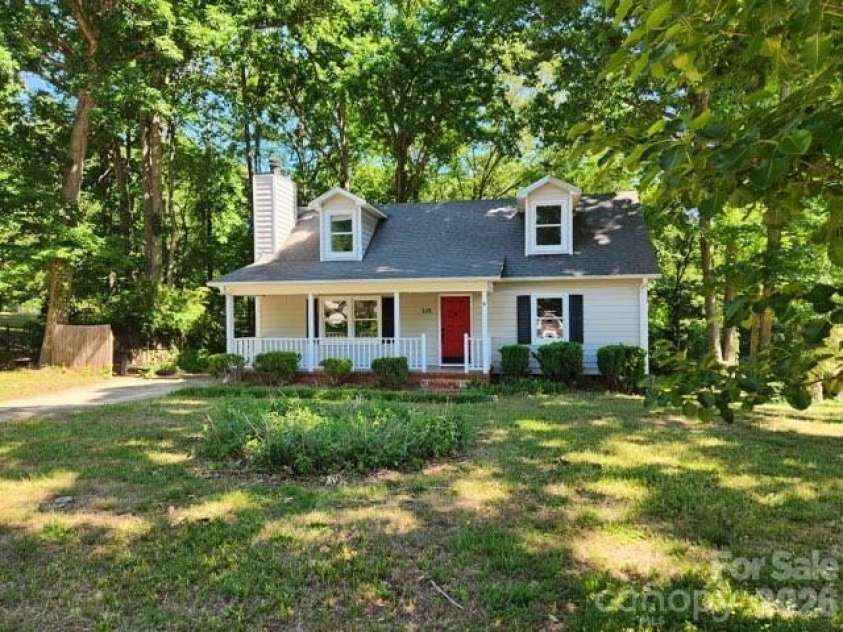 328 Swampfox Drive, Fort Mill, SC 29715.  MLS# CAR4376655, YatesRealty ID 18473. 