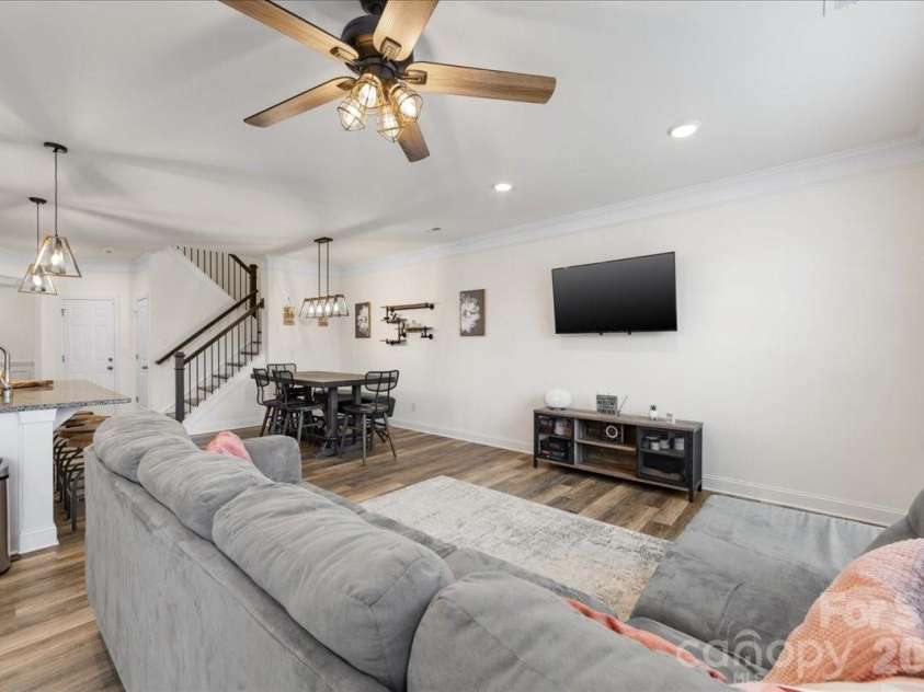 5923 Hampstead Pond Lane, Matthews, NC 28105.  MLS# CAR4340634, YatesRealty ID 18474. 