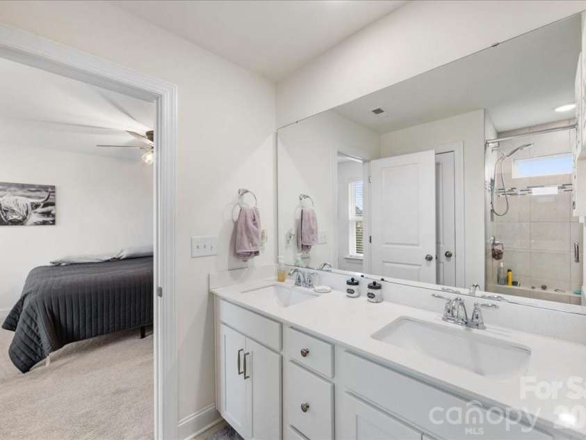 5923 Hampstead Pond Lane, Matthews, NC 28105.  MLS# CAR4340634, YatesRealty ID 18474. 