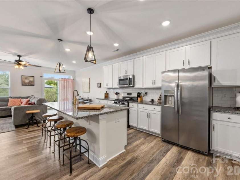 5923 Hampstead Pond Lane, Matthews, NC 28105.  MLS# CAR4340634, YatesRealty ID 18474. Open floor plan with modern kitchen and light fixtures.