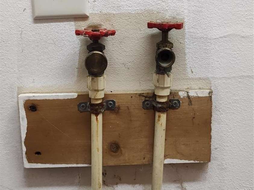 7881 US 25/70 Highway, Marshall, NC 28753.  MLS# CAR4257873, YatesRealty ID 18474. Washer/dryer hookups