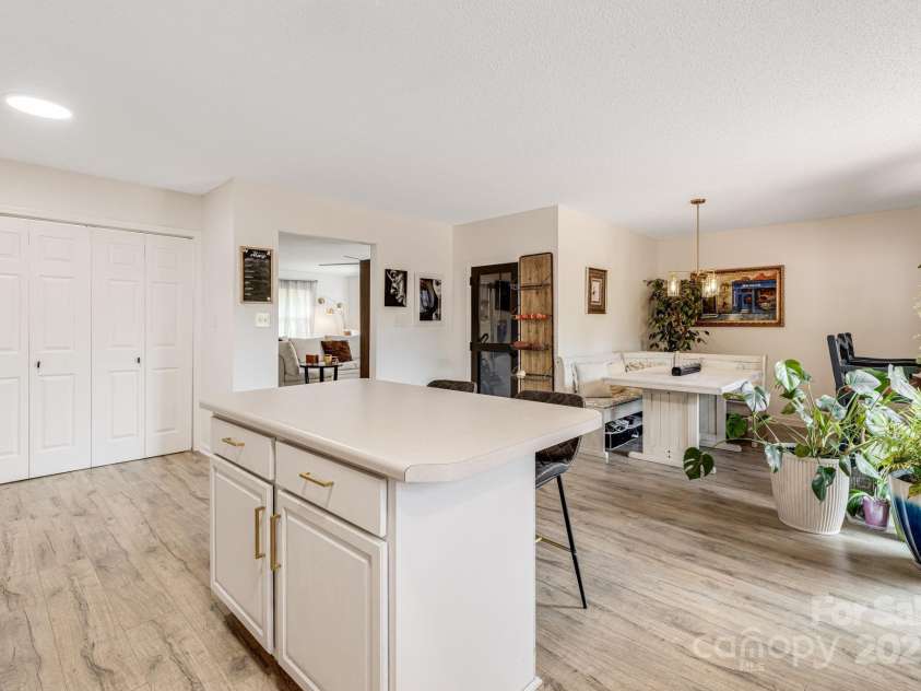 101 Michael Court, Leicester, NC 28748.  MLS# CAR4266210, YatesRealty ID 18475. 