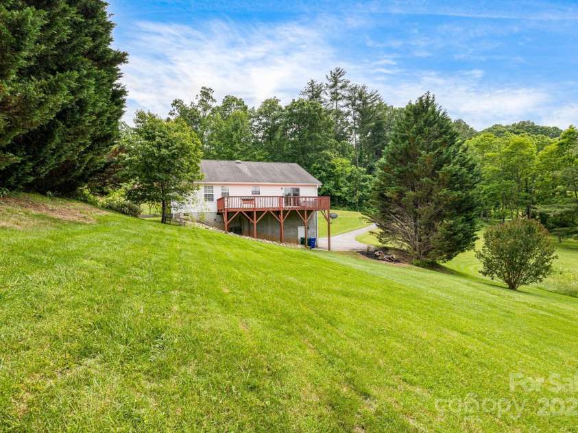101 Michael Court, Leicester, NC 28748.  MLS# CAR4266210, YatesRealty ID 18475. 