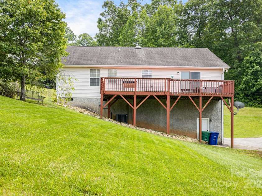 101 Michael Court, Leicester, NC 28748.  MLS# CAR4266210, YatesRealty ID 18475. 