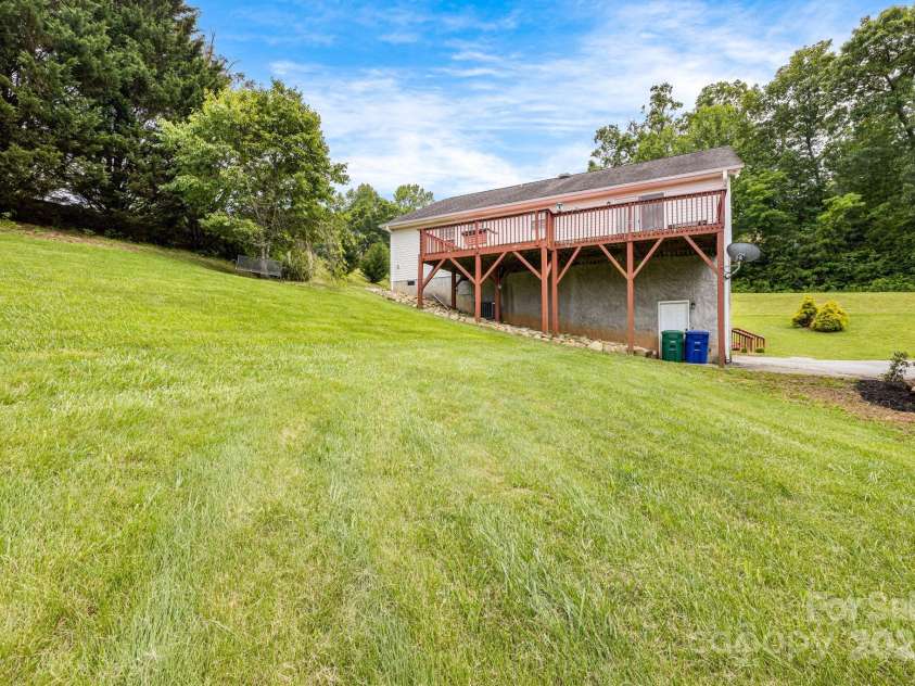 101 Michael Court, Leicester, NC 28748.  MLS# CAR4266210, YatesRealty ID 18475. 