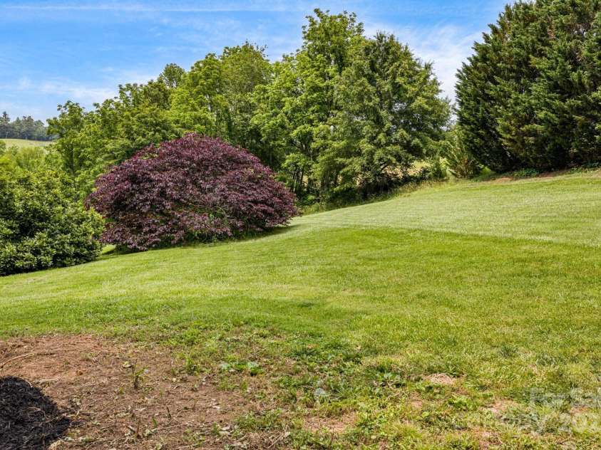 101 Michael Court, Leicester, NC 28748.  MLS# CAR4266210, YatesRealty ID 18475. 
