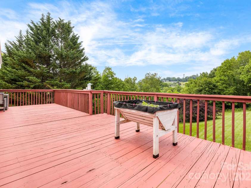101 Michael Court, Leicester, NC 28748.  MLS# CAR4266210, YatesRealty ID 18475. 