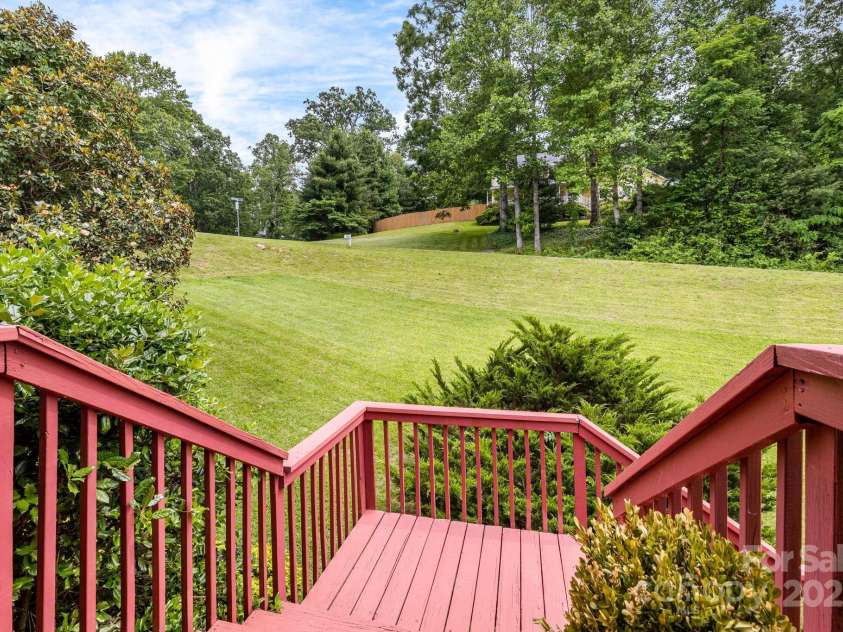 101 Michael Court, Leicester, NC 28748.  MLS# CAR4266210, YatesRealty ID 18475. 