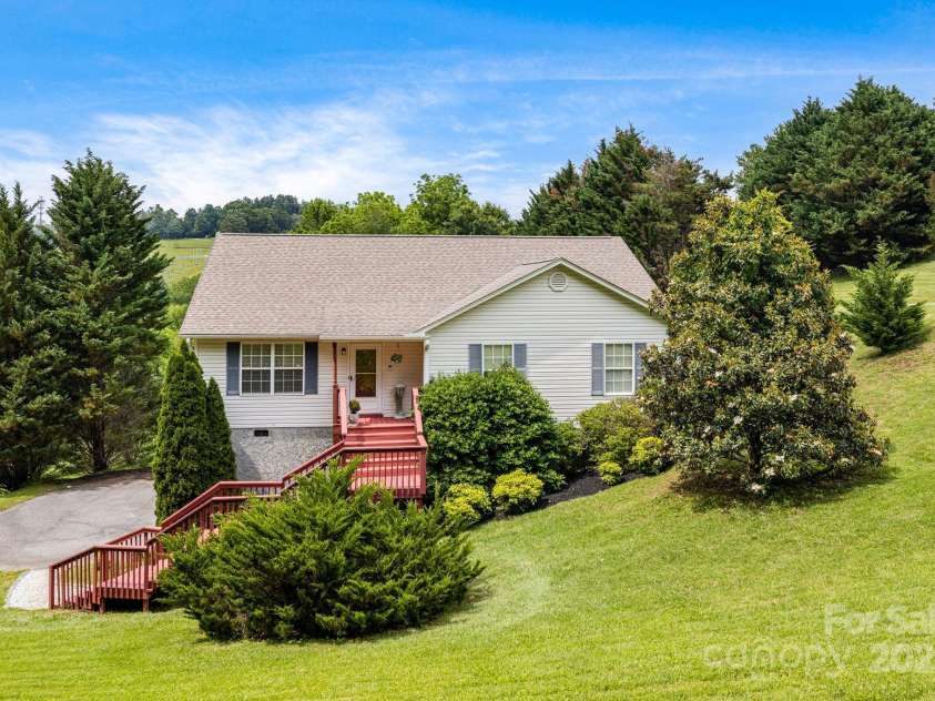 101 Michael Court, Leicester, NC 28748.  MLS# CAR4266210, YatesRealty ID 18475. 