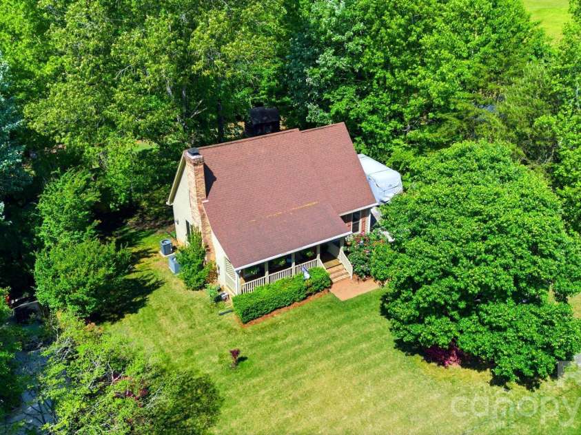 1224 Candlewood Drive, Gastonia, NC 28052.  MLS# CAR4373409, YatesRealty ID 18475. 