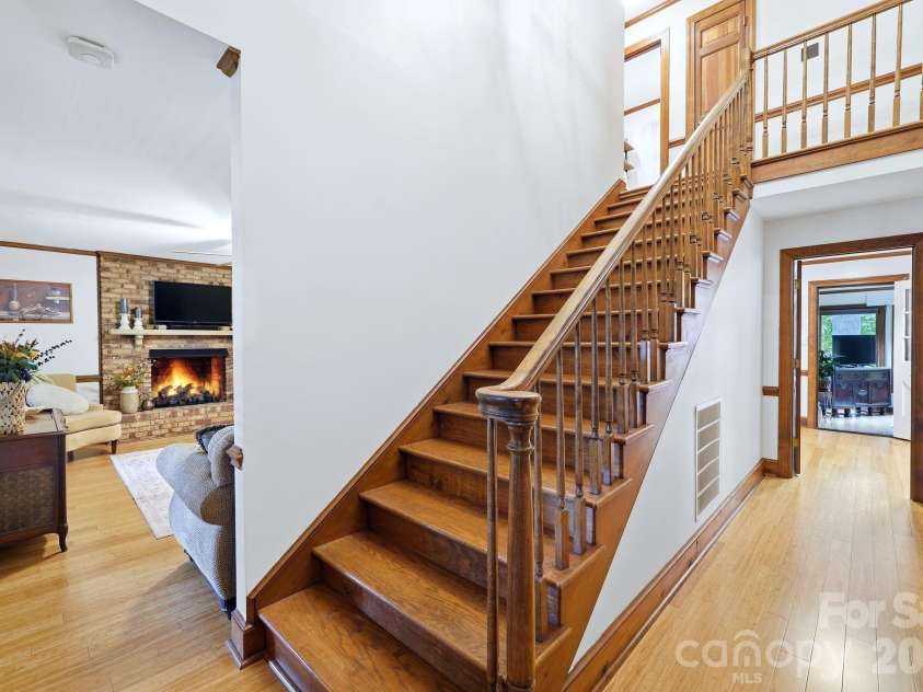 1224 Candlewood Drive, Gastonia, NC 28052.  MLS# CAR4373409, YatesRealty ID 18475. Entryway