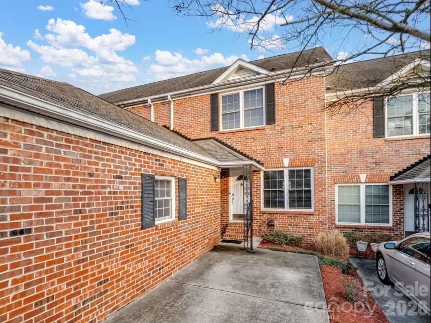 4330 Laurel Hill Lane, Charlotte, NC 28217.  MLS# CAR4333389, YatesRealty ID 18476. 