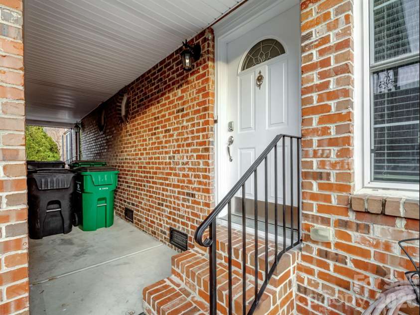 4330 Laurel Hill Lane, Charlotte, NC 28217.  MLS# CAR4333389, YatesRealty ID 18476. 