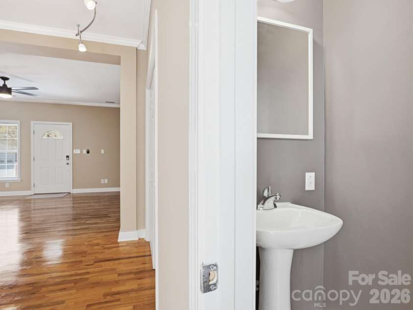 4330 Laurel Hill Lane, Charlotte, NC 28217.  MLS# CAR4333389, YatesRealty ID 18476. 
