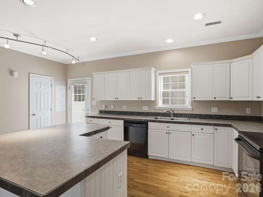 4330 Laurel Hill Lane, Charlotte, NC 28217.  MLS# CAR4333389, YatesRealty ID 18476. 