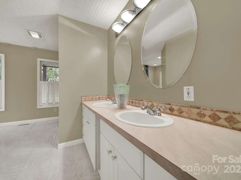 9143 Sadlers Ridge Road, Fort Mill, SC 29707.  MLS# CAR4164712, YatesRealty ID 18477. 