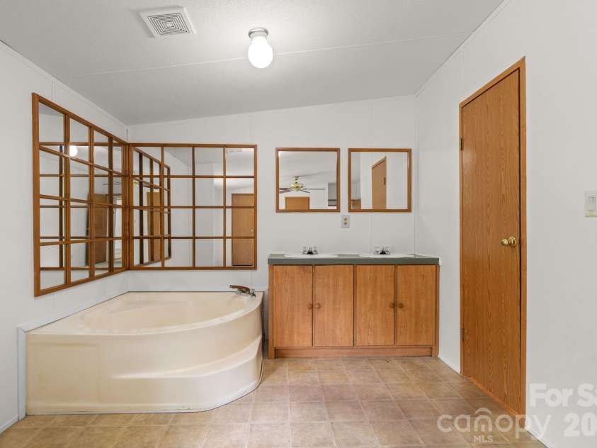 3536 Nelson Lane, Morganton, NC 28655.  MLS# CAR4375499, YatesRealty ID 18479. 