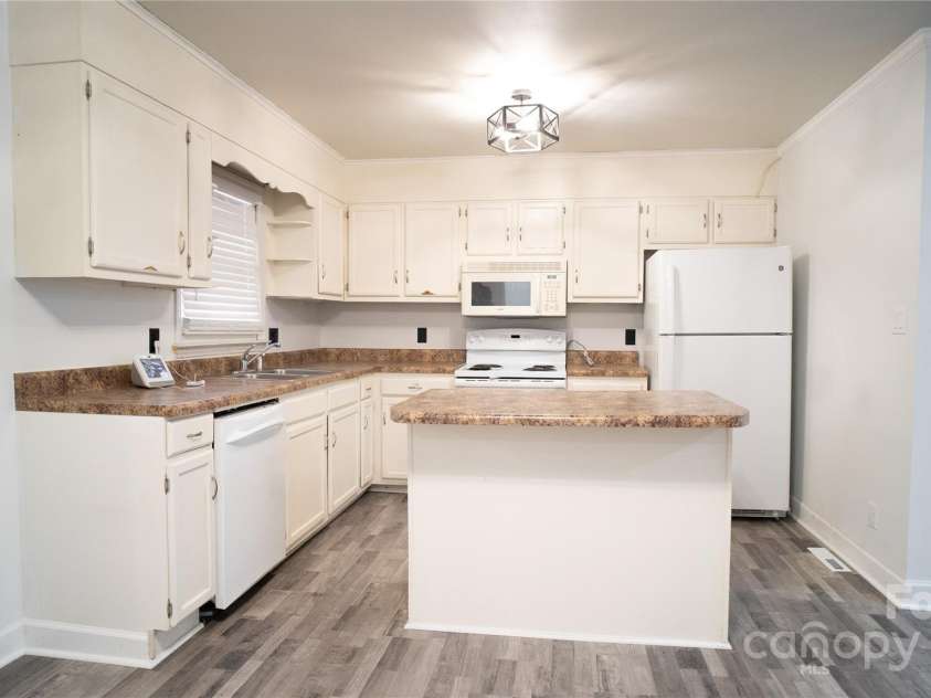 3916 David Cox Road, Charlotte, NC 28269.  MLS# CAR4319501, YatesRealty ID 1848. 