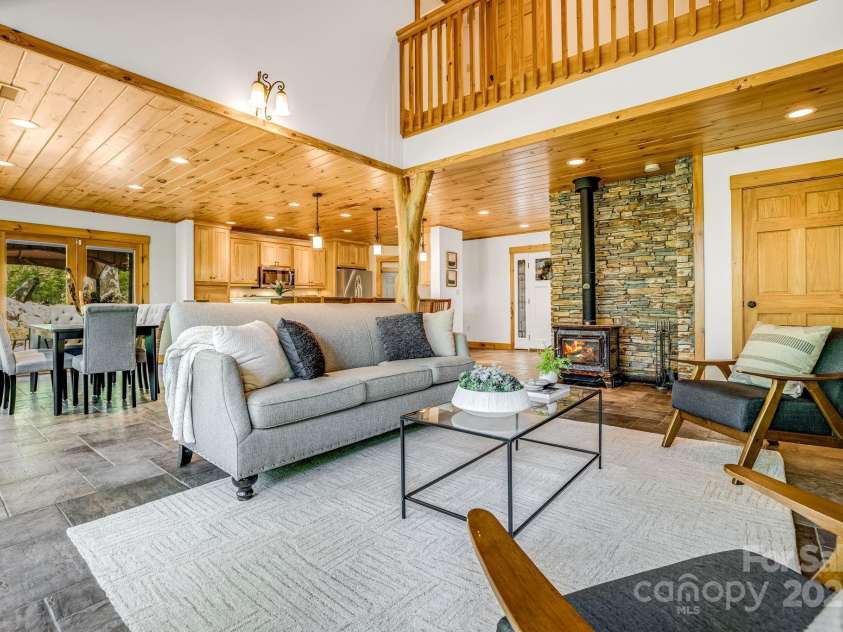 214 & 216 Log Gap Road, Fairview, NC 28730.  MLS# CAR4234130, YatesRealty ID 18480. Bright Interiors