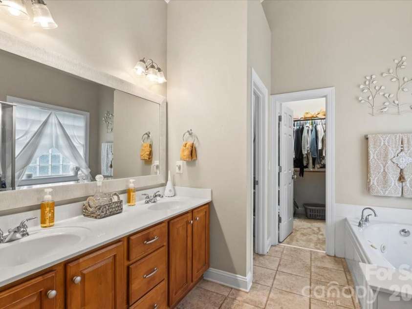 501 Conaway Court, Waxhaw, NC 28173.  MLS# CAR4354200, YatesRealty ID 18480. 