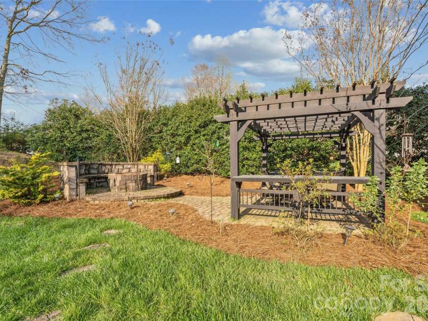 501 Conaway Court, Waxhaw, NC 28173.  MLS# CAR4354200, YatesRealty ID 18480. 