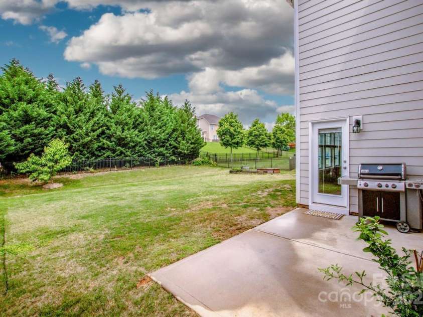 10707 Charmont Place, Huntersville, NC 28078.  MLS# CAR4248920, YatesRealty ID 18481. 