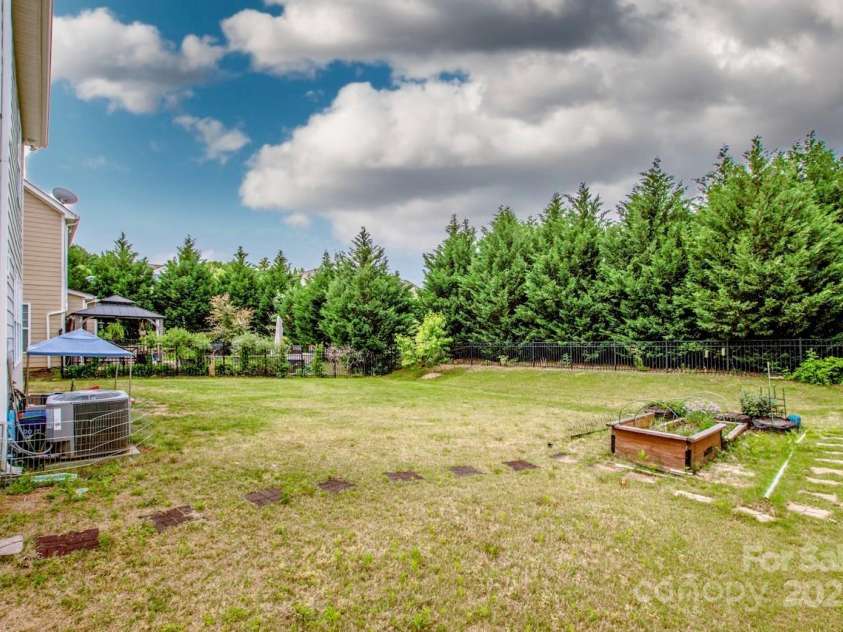 10707 Charmont Place, Huntersville, NC 28078.  MLS# CAR4248920, YatesRealty ID 18481. 