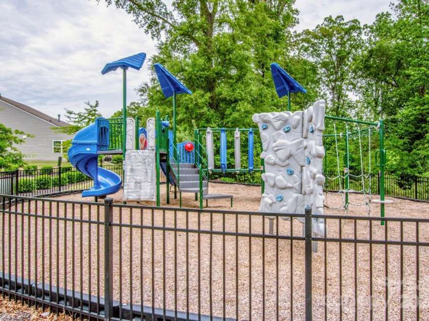 10707 Charmont Place, Huntersville, NC 28078.  MLS# CAR4248920, YatesRealty ID 18481. 