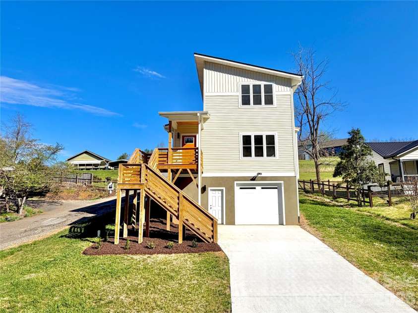 21 Ponder Street, Mars Hill, NC 28754.  MLS# CAR4311868, YatesRealty ID 18481. 