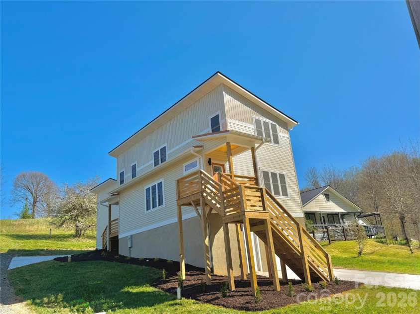 21 Ponder Street, Mars Hill, NC 28754.  MLS# CAR4311868, YatesRealty ID 18481. 
