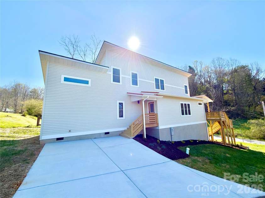 21 Ponder Street, Mars Hill, NC 28754.  MLS# CAR4311868, YatesRealty ID 18481. 