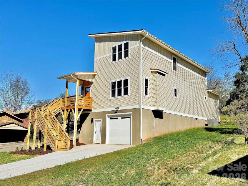 21 Ponder Street, Mars Hill, NC 28754.  MLS# CAR4311868, YatesRealty ID 18481. 