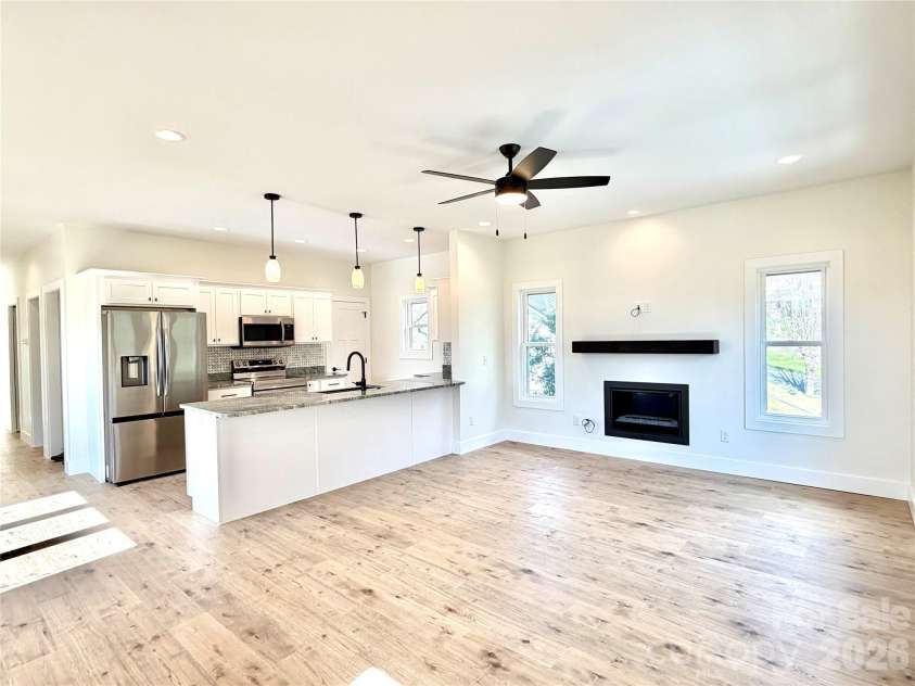 21 Ponder Street, Mars Hill, NC 28754.  MLS# CAR4311868, YatesRealty ID 18481. 