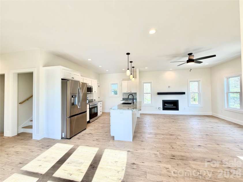 21 Ponder Street, Mars Hill, NC 28754.  MLS# CAR4311868, YatesRealty ID 18481. 
