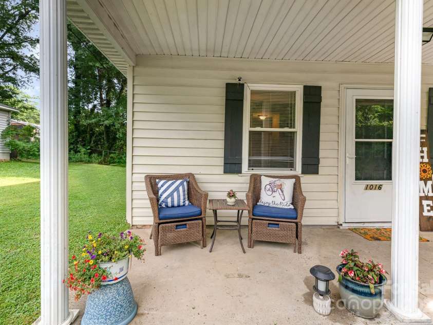1016 10th Avenue, Gastonia, NC 28052.  MLS# CAR4259929, YatesRealty ID 18482. 