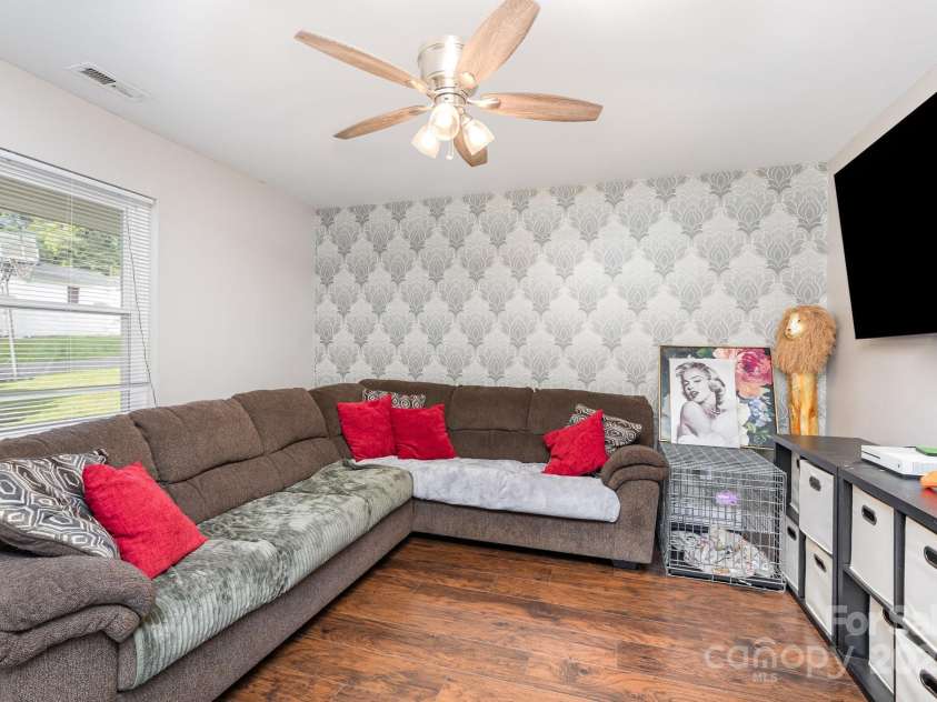 1016 10th Avenue, Gastonia, NC 28052.  MLS# CAR4259929, YatesRealty ID 18482. 