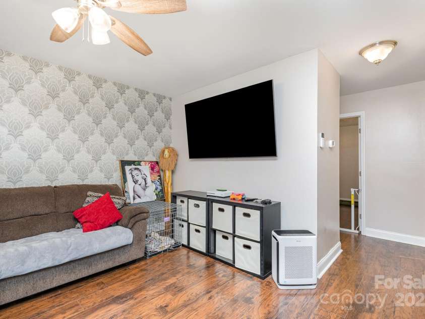 1016 10th Avenue, Gastonia, NC 28052.  MLS# CAR4259929, YatesRealty ID 18482. 