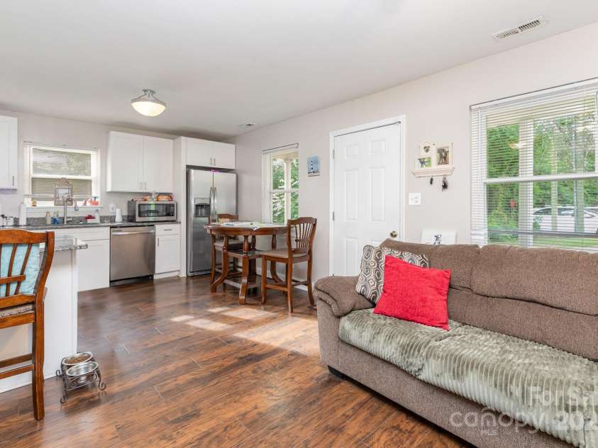 1016 10th Avenue, Gastonia, NC 28052.  MLS# CAR4259929, YatesRealty ID 18482. 