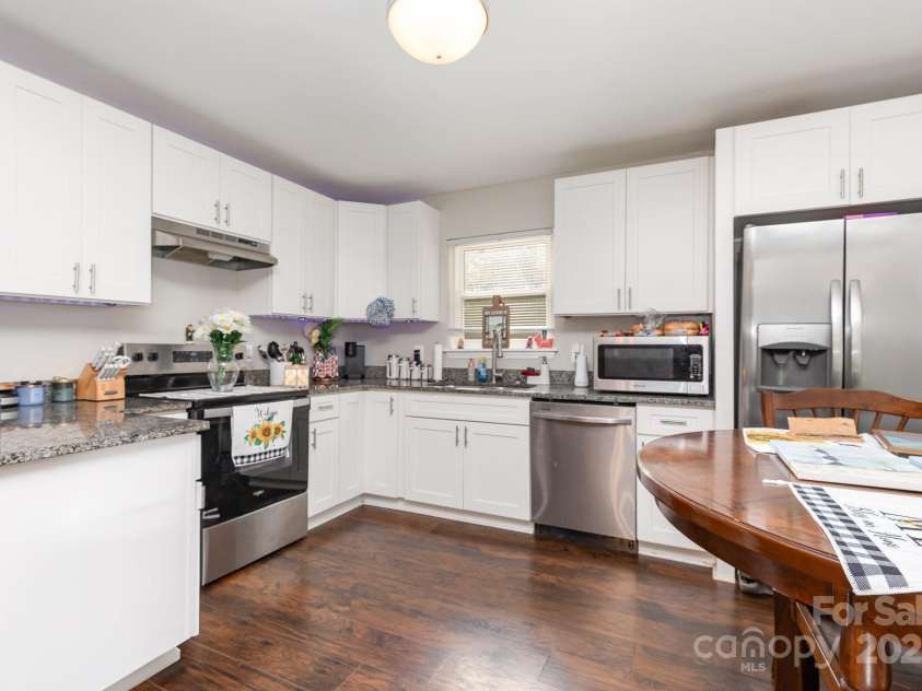 1016 10th Avenue, Gastonia, NC 28052.  MLS# CAR4259929, YatesRealty ID 18482. 