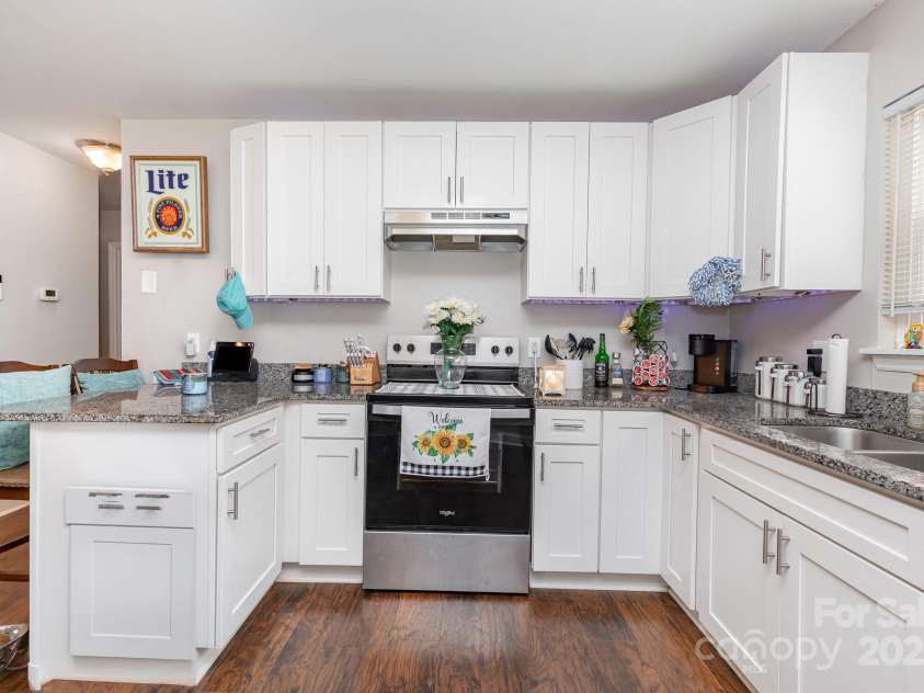 1016 10th Avenue, Gastonia, NC 28052.  MLS# CAR4259929, YatesRealty ID 18482. 