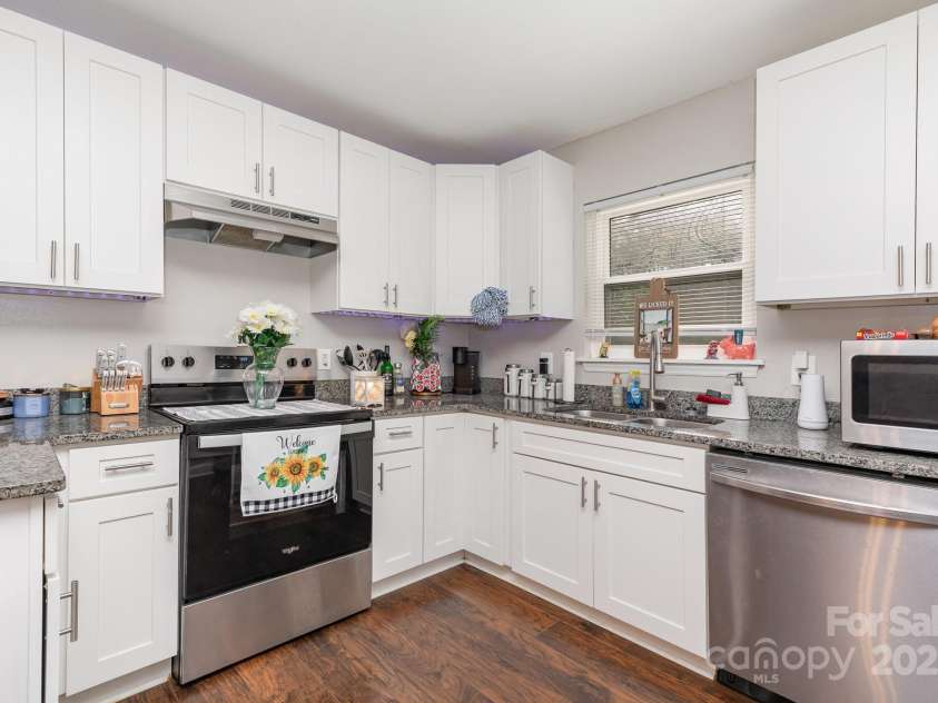 1016 10th Avenue, Gastonia, NC 28052.  MLS# CAR4259929, YatesRealty ID 18482. 