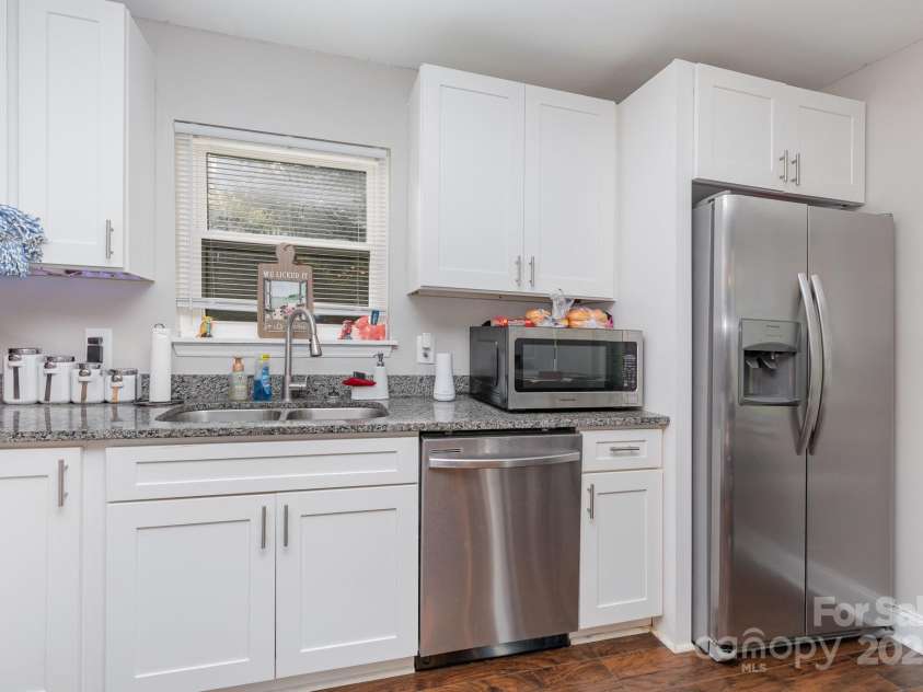 1016 10th Avenue, Gastonia, NC 28052.  MLS# CAR4259929, YatesRealty ID 18482. 