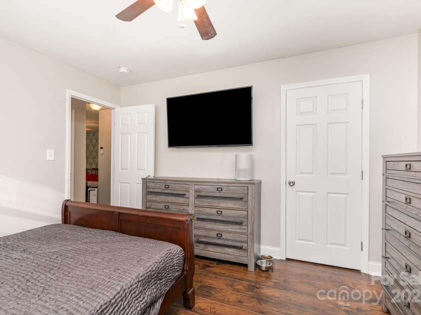 1016 10th Avenue, Gastonia, NC 28052.  MLS# CAR4259929, YatesRealty ID 18482. 