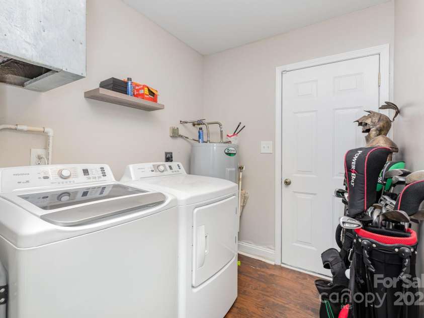 1016 10th Avenue, Gastonia, NC 28052.  MLS# CAR4259929, YatesRealty ID 18482. 