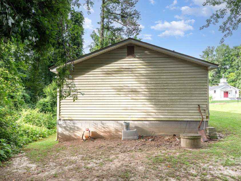 1016 10th Avenue, Gastonia, NC 28052.  MLS# CAR4259929, YatesRealty ID 18482. 