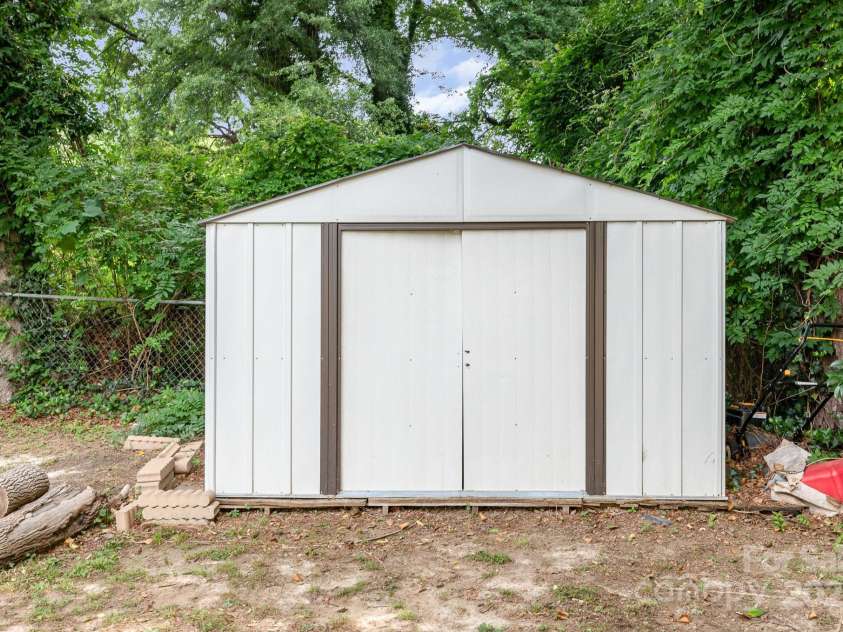 1016 10th Avenue, Gastonia, NC 28052.  MLS# CAR4259929, YatesRealty ID 18482. 