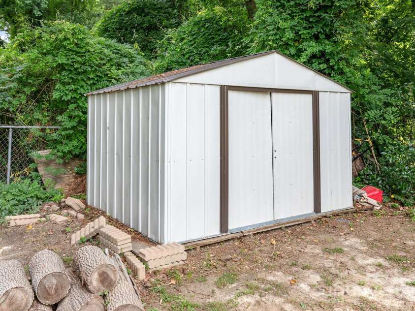 1016 10th Avenue, Gastonia, NC 28052.  MLS# CAR4259929, YatesRealty ID 18482. 