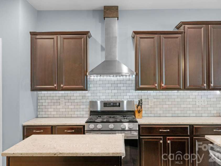 2637 Southern Trace Drive, Waxhaw, NC 28173.  MLS# CAR4336357, YatesRealty ID 18482. 