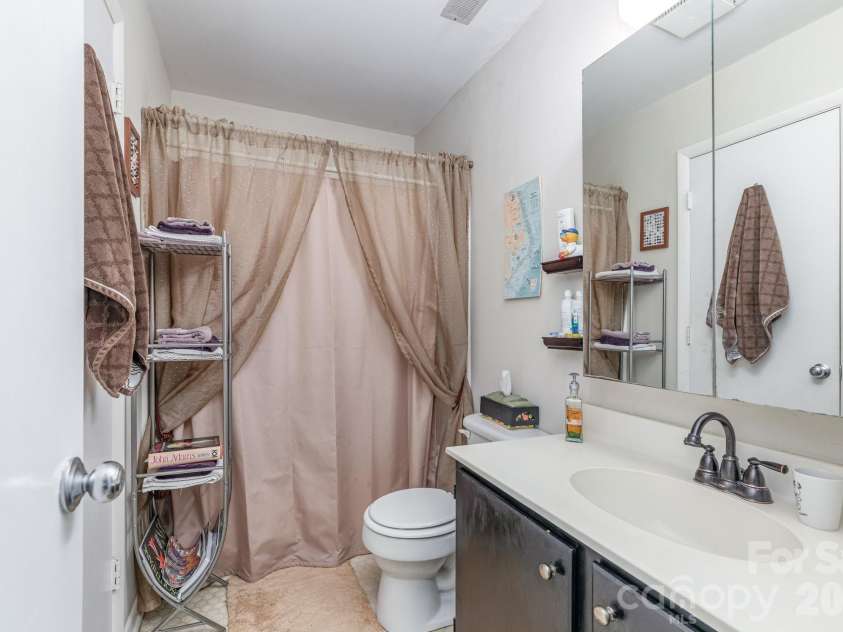 941 Sardis Cove Drive, Charlotte, NC 28270.  MLS# CAR4338060, YatesRealty ID 18483. Bathroom