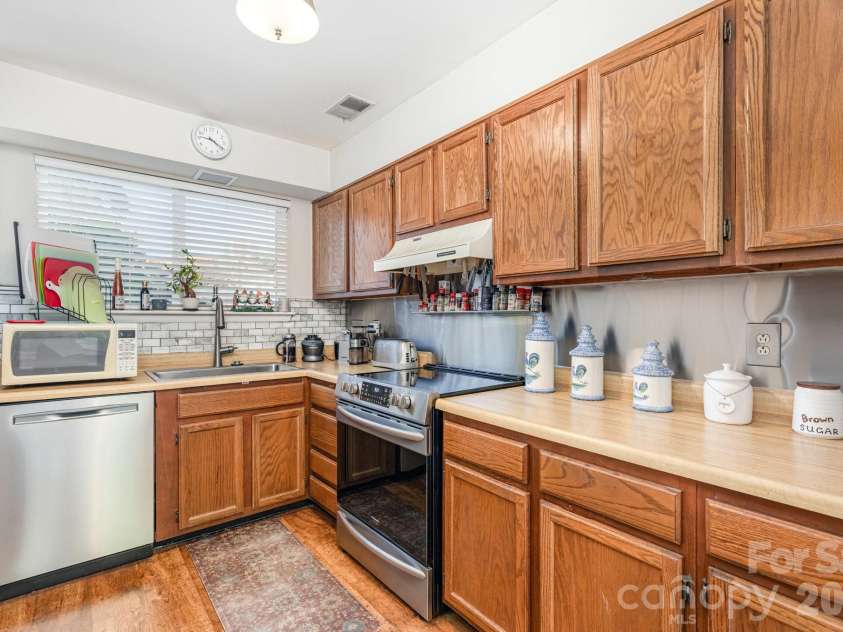 941 Sardis Cove Drive, Charlotte, NC 28270.  MLS# CAR4338060, YatesRealty ID 18483. Kitchen